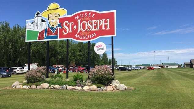 Le panneau du musée Saint-Joseph, au Manitoba.