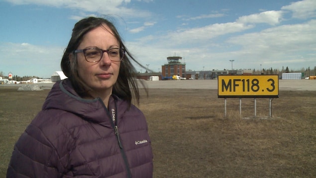Nadia Potvin est directrice des services aéroportuaires de l'aéroport de Baie-Comeau Nadia Potvin est directrice des services aéroportuaires de l'aéroport de Baie-Comeau