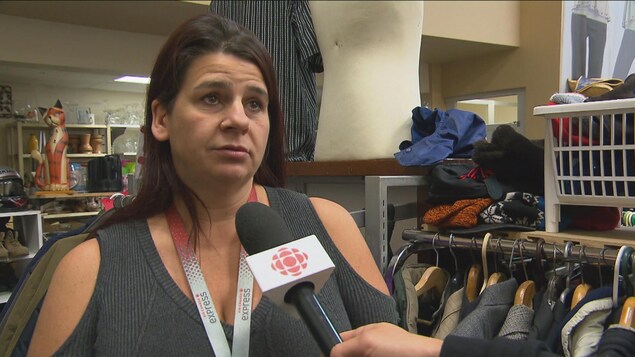 Nancy Imbeault, superviseure au comptoir vestimentaire Les Fringues à Chicoutimi Nancy Imbeault, superviseure au comptoir vestimentaire Les Fringues à Chicoutimi