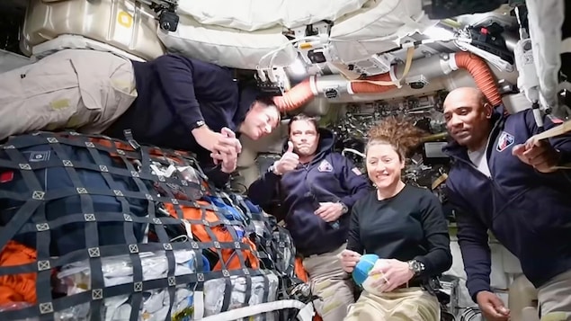 Artémis II : « La Terre nous apparait très petite et la Lune de plus en plus grosse »