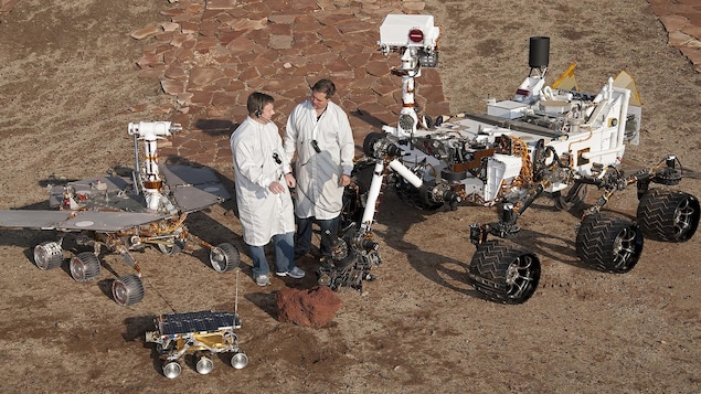 Représentation des trois robots américains envoyés sur Mars. Du plus petit au plus grand : Sojourner (Mars Pathfinder), Spirit/Opportunity (MER) et Curiosity (MSL). Représentation des trois robots américains envoyés sur Mars. Du plus petit au plus grand : Sojourner (Mars Pathfinder), Spirit/Opportunity (MER) et Curiosity (MSL).