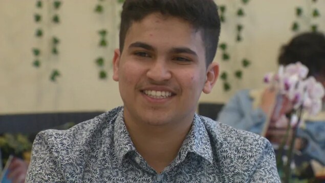 Grade 12 student from Syria raced to master English so he could help other newcomers - Vimarsana News