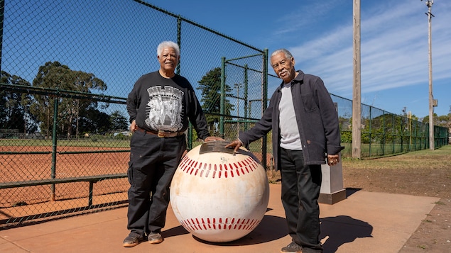 Une équipe de baseball de joueurs noirs honorée près de 70 ans après son dernier match