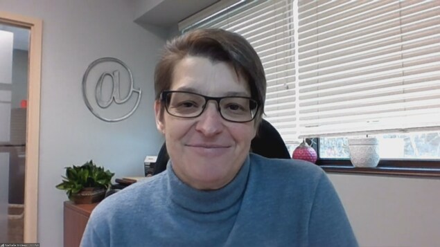 La présidente de l’Association des enseignantes et des enseignants francophones du Nouveau-Brunswick, Nathalie Brideau en visioconférence.
