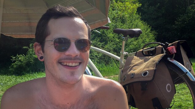 Pour Axel, le naturisme est un retour à l'essentiel. Pour Axel, le naturisme est un retour à l'essentiel.