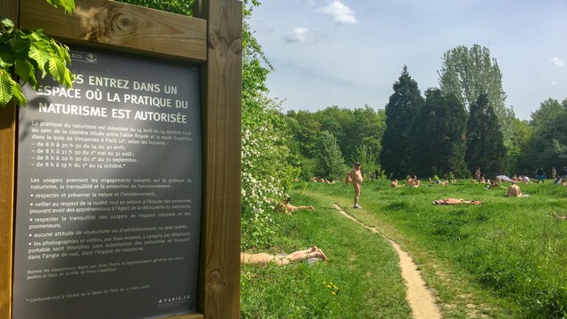 Une charte de bonne conduite est affichée aux abords du site. Une charte de bonne conduite est affichée aux abords du site.