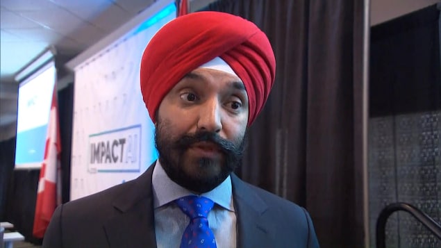 Le ministre fédéral de l’Innovation, des Sciences et du Développement économique, Navdeep Bains, a commenté jeudi la décision d'Ottawa de bloquer la proposition de rachat d'Aecon par l'entreprise chinoise CCCC International Holding.