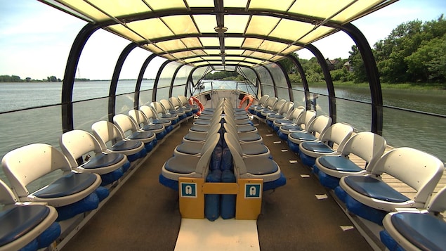 Plusieurs sièges sont disponibles à l'intérieur de la navette.
