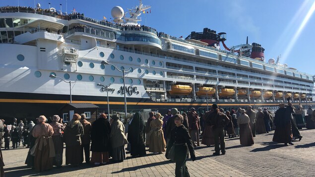Le navire Disney Magic accosté à La Baie Le navire Disney Magic accosté à La Baie