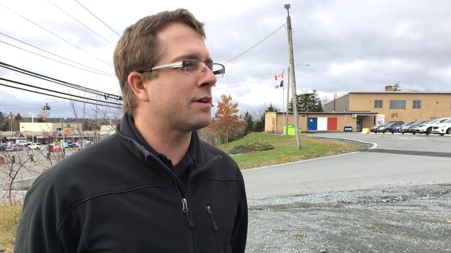 Martin Tremblay dénonce la surpopulation de nombreuses écoles françaises de la Nouvelle-Écosse. Martin Tremblay dénonce la surpopulation de nombreuses écoles françaises de la Nouvelle-Écosse.