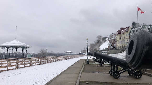 La terrasse Dufferin couverte de neige, en ce 12 mai 2020.