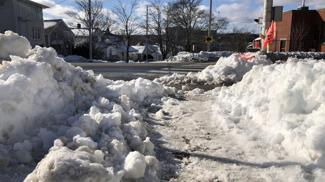 Les trottoirs d’Halifax difficiles d’accès après chaque tempête hivernale