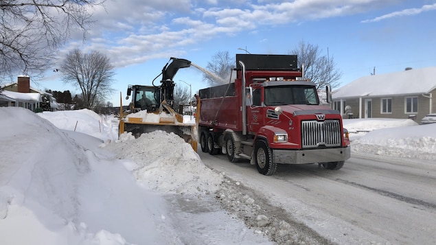 Les budgets de déneigement engloutis par l’abondance de neige dans l’Est-du-Québec