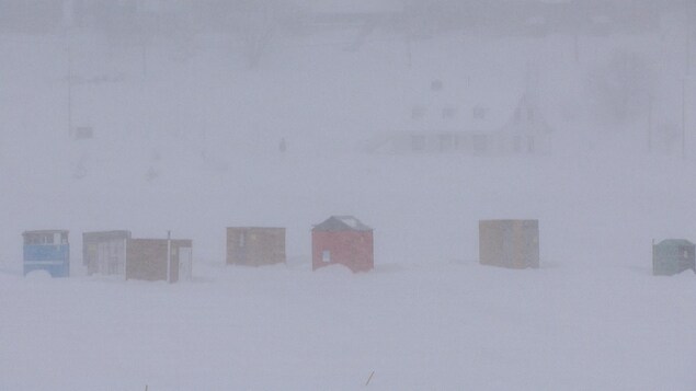 Cabanes de pêcheurs à Gaspé sous la neige Cabanes de pêcheurs à Gaspé sous la neige
