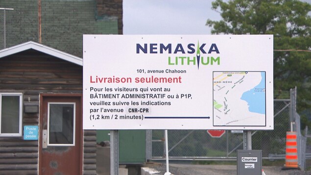 Une affiche de Nemaska Lithium