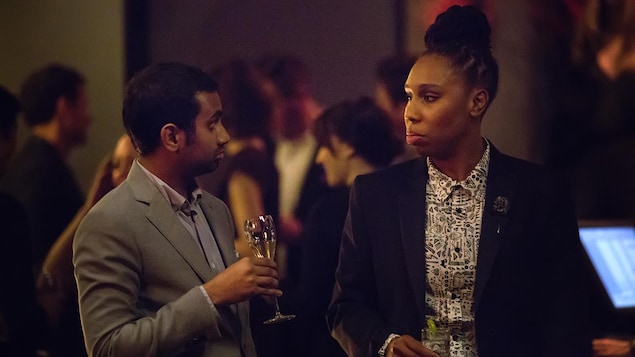 Aziz Ansari et Lena Waithe jouent dans une scène de la série Master of None . Aziz Ansari et Lena Waithe jouent dans une scène de la série Master of None .