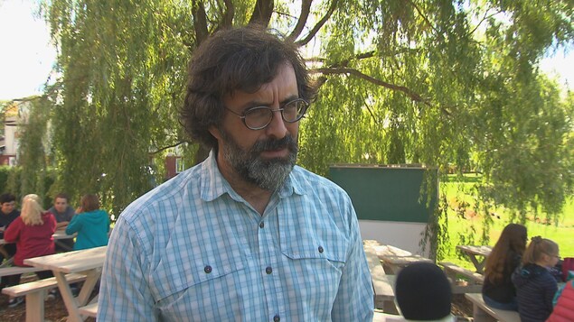 Nicolas Busque, un enseignant de l'École secondaire de l'Odyssée, à Valcourt, qui utilise la classe extérieure régulièrement. Nicolas Busque, un enseignant de l'École secondaire de l'Odyssée, à Valcourt, qui utilise la classe extérieure régulièrement.