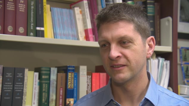 Nicolas Lambert, professeur de droit à l'Université de Moncton Nicolas Lambert, professeur de droit à l'Université de Moncton