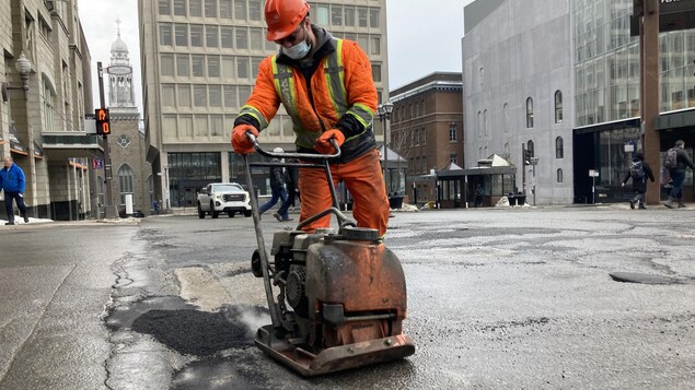 Course au remplissage des nids-de-poule à Québec