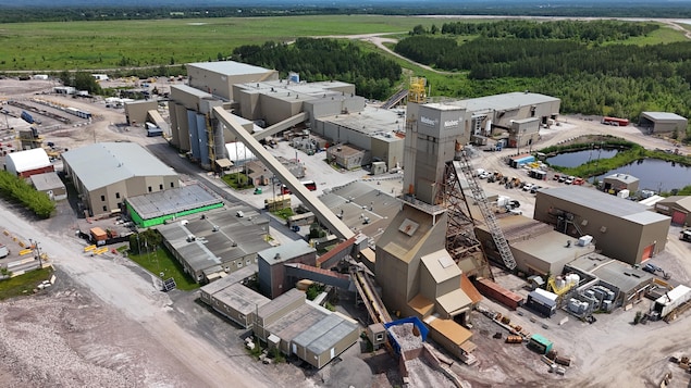 Vue aérienne des installations de la mine Niobec de Saint-Honoré. 