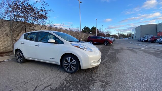 His electric vehicle battery died. One year later, he's still waiting for a replacement - Vimarsana News