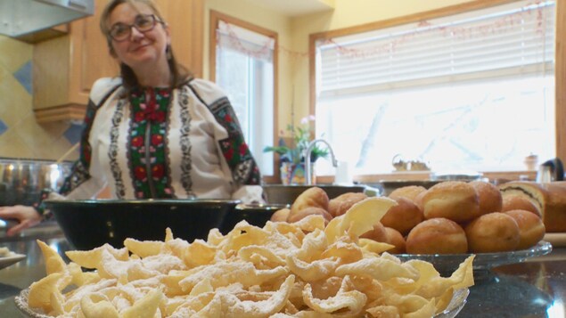 Les Luciw-Hladyshevsky ont cuisiné plus de mille croustilles sucrées pour Noël.