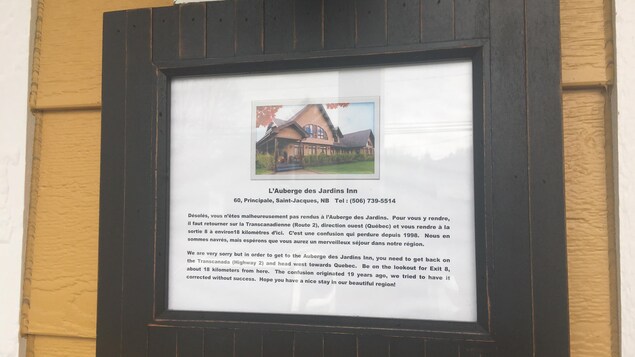 Louise Giroux a dû installer cette pancarte devant sa maison pour indiquer aux touristes qu'ils n'étaient pas à la bonne adresse. Louise Giroux a dû installer cette pancarte devant sa maison pour indiquer aux touristes qu'ils n'étaient pas à la bonne adresse.