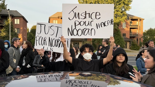 Silences, larmes et incompréhension, un an après la mort de Nooran Rezayi