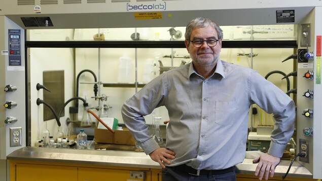 Le chimiste et professeur de chimie à l'Université Laval (Québec) Normand Voyer Le chimiste et professeur de chimie à l'Université Laval (Québec) Normand Voyer