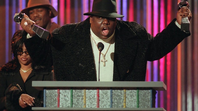 Le rappeur Notorious B.I.G. lors des Billboard Music Awards en décembre 1995 Le rappeur Notorious B.I.G. lors des Billboard Music Awards en décembre 1995