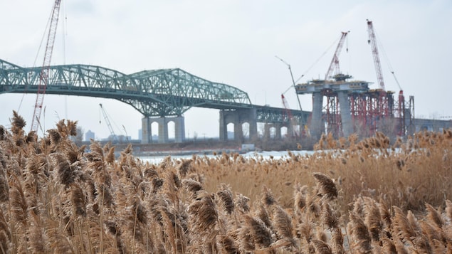 Le nouveau pont Champlain en construction, à côté du vieux