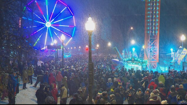 La Grande Allée avec une foule bien dense un peu avant 23 h