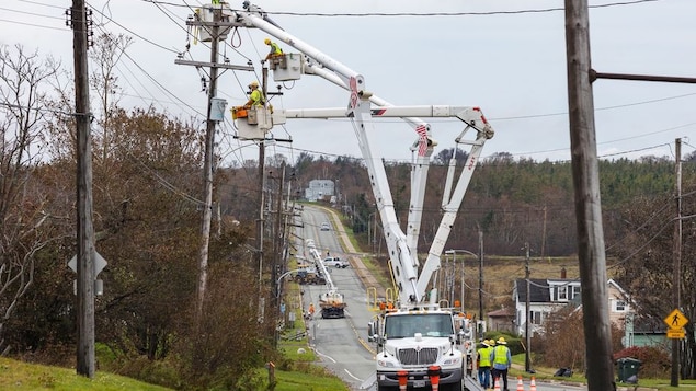 Des gens du Cap-Breton se débrouillent après une semaine sans électricité