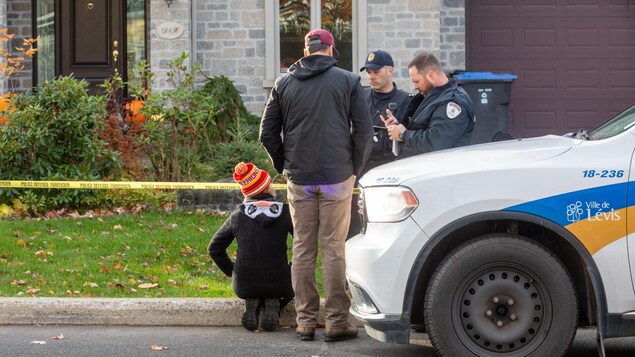 Un homme meurt après avoir été retrouvé inconscient dans sa piscine à Lévis