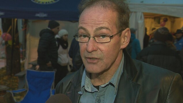 Nelson Desrosiers accorde une entrevue à Radio-Canada. Nelson Desrosiers accorde une entrevue à Radio-Canada.