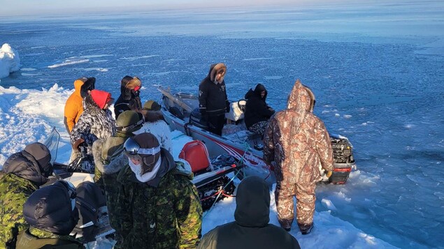 Opération de sauvetage périlleuse pour trois chasseurs de morse inuit