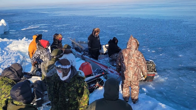 Opération de sauvetage périlleuse pour trois chasseurs de morse inuit