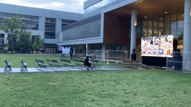 Un parterre de chaises vides pour les funérailles d’Élisabeth II à Windsor