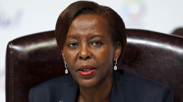 Un gros plan de Louise Mushikiwabo. Un gros plan de Louise Mushikiwabo.