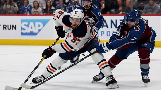 Connor McDavid battled Devon Toews for the puck.