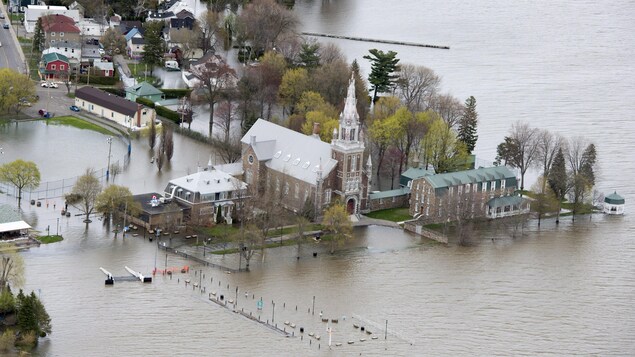 La municipalité d'Oka inondée par la rivière des Outaouais