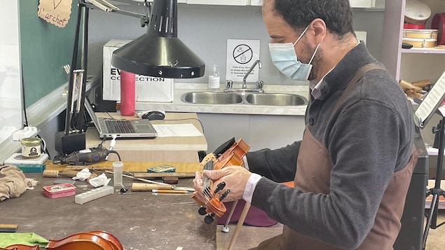 Un luthier montréalais à la rescousse des violons bas-laurentiens