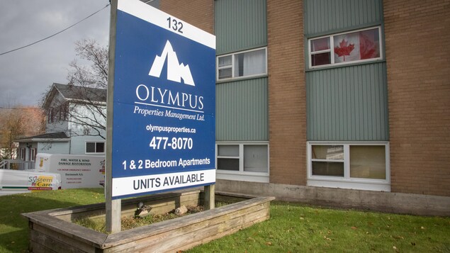 Affiche d'Olympus Properties devant le 132, route Old Sambro, à Spryfield. Affiche d'Olympus Properties devant le 132, route Old Sambro, à Spryfield.