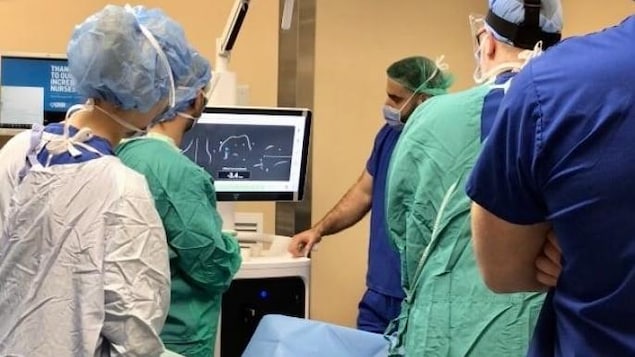 Un hôpital de Toronto utilise un robot pour une opération de remplacement du genou