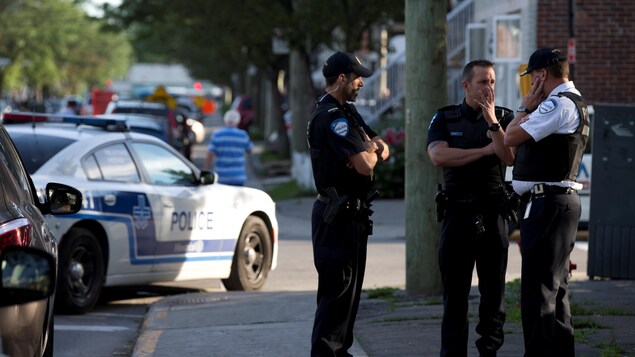 Le SPVM a mené une opération policière au domicile d'Amor Ftouhi dans le secteur Saint-Michel, à Montréal. Le SPVM a mené une opération policière au domicile d'Amor Ftouhi dans le secteur Saint-Michel, à Montréal.