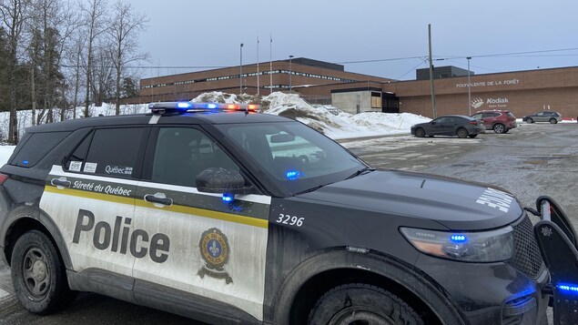 Opération policière à Amos : confinement levé et suspect interpellé