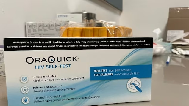 Un emballage de tests rapides OraQuick