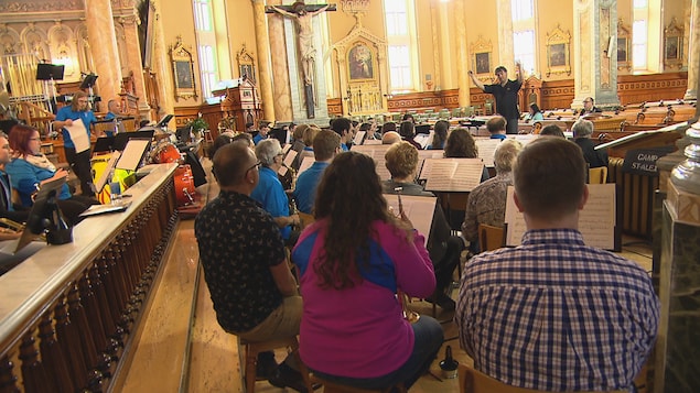 L'orchestre en répétition dans l'église de Trois-Pistoles L'orchestre en répétition dans l'église de Trois-Pistoles