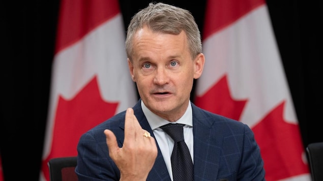 Seamus O’Regan stepping down as labour minister, leaving cabinet