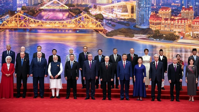 La « photo de famille » des dirigeants lors du sommet de l'OCS 2025.